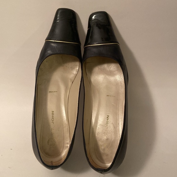 St. John Square Toe Navy Leather Pumps w/Gold Accents 7B Italy VTG - Picture 3 of 8